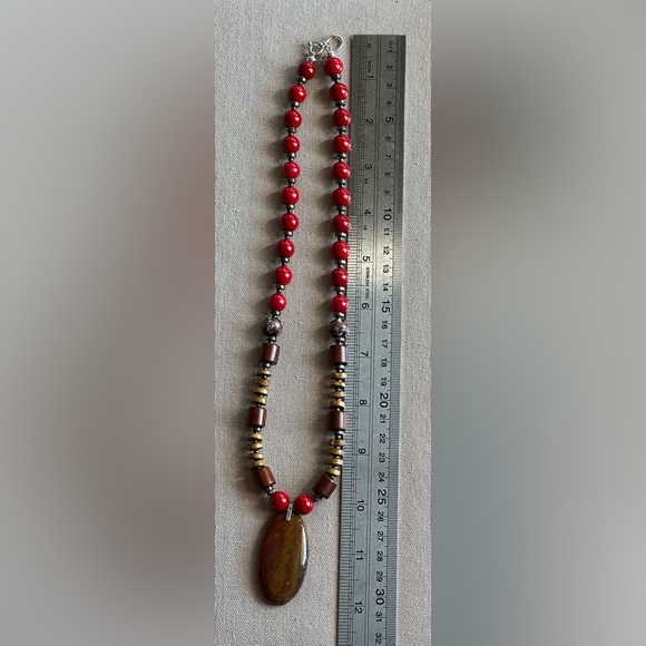 24 inch Coral and Wood bead necklace NWOT - Picture 4 of 11